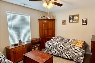 1008 Colonial Dr, Menallen Township, PA 15401 - Photo 9