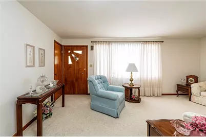 704 Sherwood Cir, Youngwood, PA 15697 - Photo 7