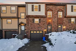 10 McKinley Square, Coraopolis, PA 15108 - Photo 1