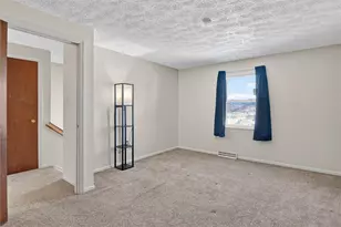 10 McKinley Square, Coraopolis, PA 15108 - Photo 17