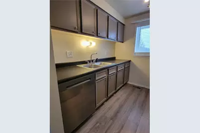 209 Cranbrooke Dr, Findlay Township, PA 15108 - Photo 11