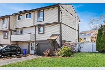 209 Cranbrooke Dr, Findlay Township, PA 15108 - Photo 1