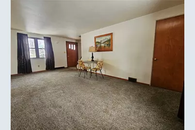 119 Springhouse Dr, Center Township, PA 16001 - Photo 7