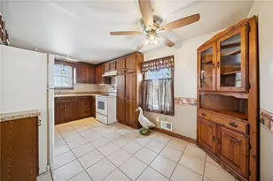 823 Arbor Ln, Mount Pleasant Township, PA 15666 - Photo 9