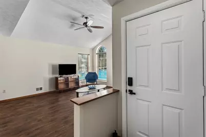 141 Cambridge Dr, Springdale Township, PA 15049 - Photo 3