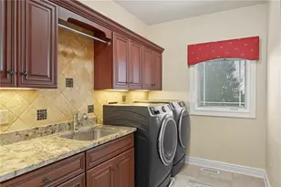 4040 Breckenridge Dr, Collier Township, PA 15142 - Photo 23