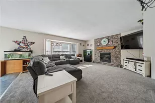 227 Sandworks Rd, Hempfield Township, PA 15639 - Photo 3