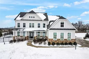 103 Hollyberry Ct, Adams Township, PA 16046 - Photo 3