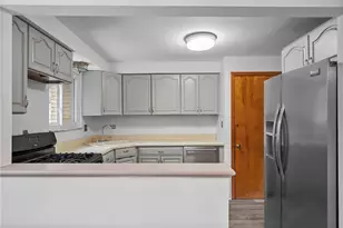 1041 Ardmore Manor Dr, Pittsburgh, PA 15221 - Photo 11