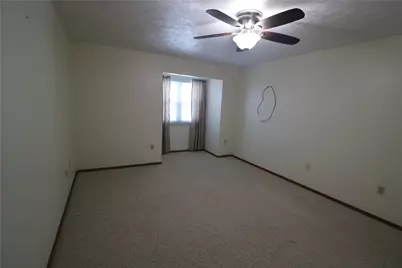 211 Clubhouse Dr #211, South Strabane, PA 15301 - Photo 9