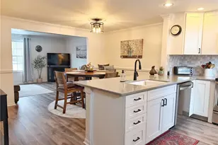 332 Parkwood Dr, Cranberry Township, PA 16066 - Photo 3