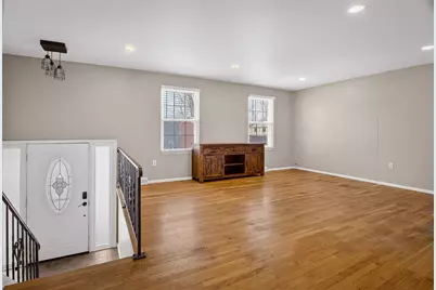 106 Valley Hi Dr, Ross Twp, PA 15229 - Photo 3