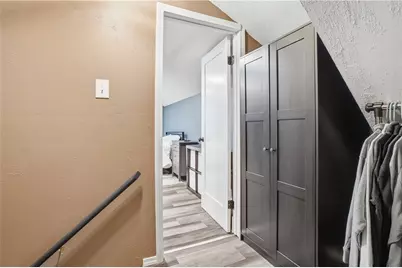 1044 Wall Ave, Pitcairn, PA 15140 - Photo 17