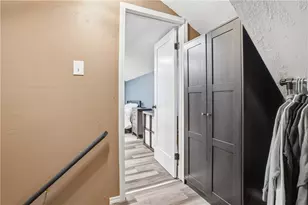 1044 Wall Ave, Pitcairn, PA 15140 - Photo 17