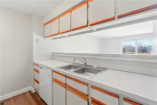 217 Clearbrook Ct, Cranberry Township, PA 16066 - Photo 7