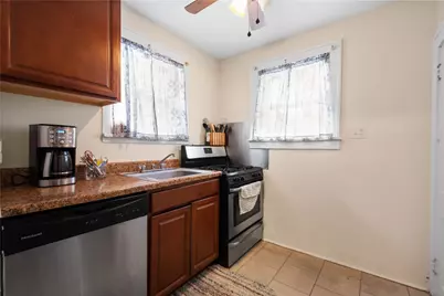 1647 Oakhurst St, Pittsburgh, PA 15210 - Photo 9