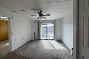 1987 Centurion Dr, Pittsburgh, PA 15221 - Photo 5