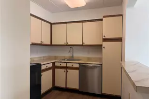 1987 Centurion Dr, Pittsburgh, PA 15221 - Photo 11