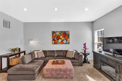 112 Southern Valley Ct, Adams Township, PA 16046 - Photo 9