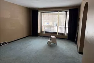 215 W Park St, Hermitage, PA 16148 - Photo 5