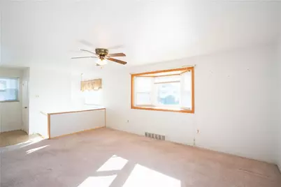 1079 Catherine Dr, Conway, PA 15027 - Photo 9