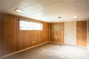 1079 Catherine Dr, Conway, PA 15027 - Photo 19