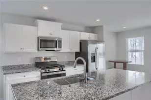 517 Coughton Cross Dr, Lancaster Township, PA 16037 - Photo 3