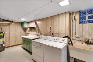 2 Hallmark Dr, Pittsburgh, PA 15235 - Photo 29