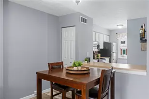 203 Woodhaven Dr, Seven Fields Boro, PA 16046 - Photo 9