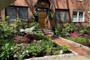 516 Roslyn Pl, Pittsburgh, PA 15232 - Photo 1