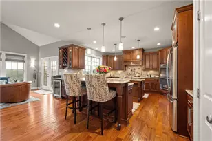 205 Welbourn Dr, Peters Township, PA 15367 - Photo 7