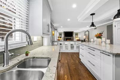 897 Macarthur Dr, Pittsburgh, PA 15228 - Photo 25