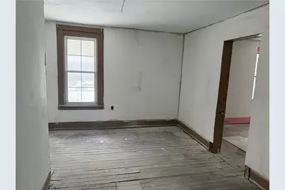 1118 Wallis Ave, Farrell, PA 16121 - Photo 9