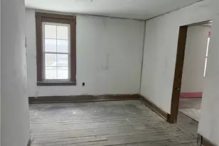 1118 Wallis Ave, Farrell, PA 16121 - Photo 9