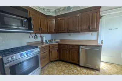 324 Sunset Drive, Center Township, PA 16001 - Photo 11