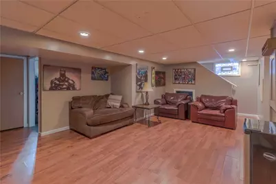 475 Ridgemont Dr, Banksville/Westwood, PA 15220 - Photo 17