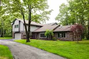 1738 Snowfield Dr, Hidden Valley, PA 15502 - Photo 1