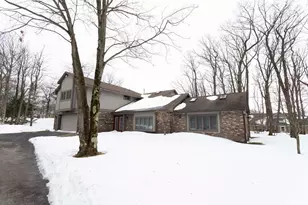 1738 Snowfield Dr, Hidden Valley, PA 15502 - Photo 3
