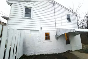 303 Lentz St, Jeannette, PA 15644 - Photo 3