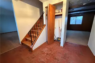 221 S Magnolia Dr, Pittsburgh, PA 15116 - Photo 3