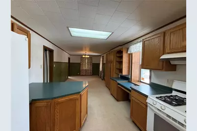 323 Spackman St, Saint Clair Township, PA 15954 - Photo 5