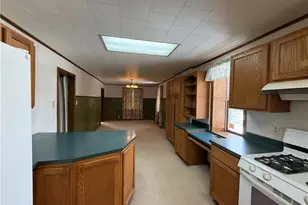 323 Spackman St, Saint Clair Township, PA 15954 - Photo 5