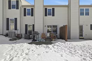 3073 Meadowbrook Ct, Hampton, PA 15044 - Photo 3