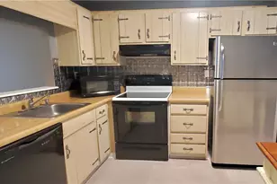 711 Newton Square, Moon/Crescent Twp, PA 15108 - Photo 5