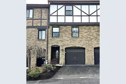 711 Newton Square, Moon/Crescent Twp, PA 15108 - Photo 1