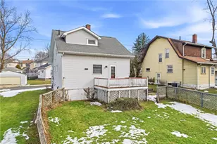 1090 Griswold St, Sharon, PA 16146 - Photo 9