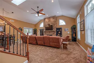 5683 Villahaven Dr, Pittsburgh, PA 15236 - Photo 5