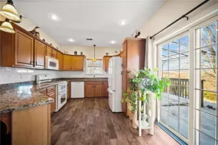 322 Woodcrest Dr, Coraopolis, PA 15108 - Photo 23