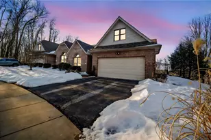 322 Woodcrest Dr, Coraopolis, PA 15108 - Photo 3