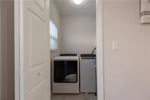 246 Grace Manor Dr, Robinson Twp, PA 15108 - Photo 9